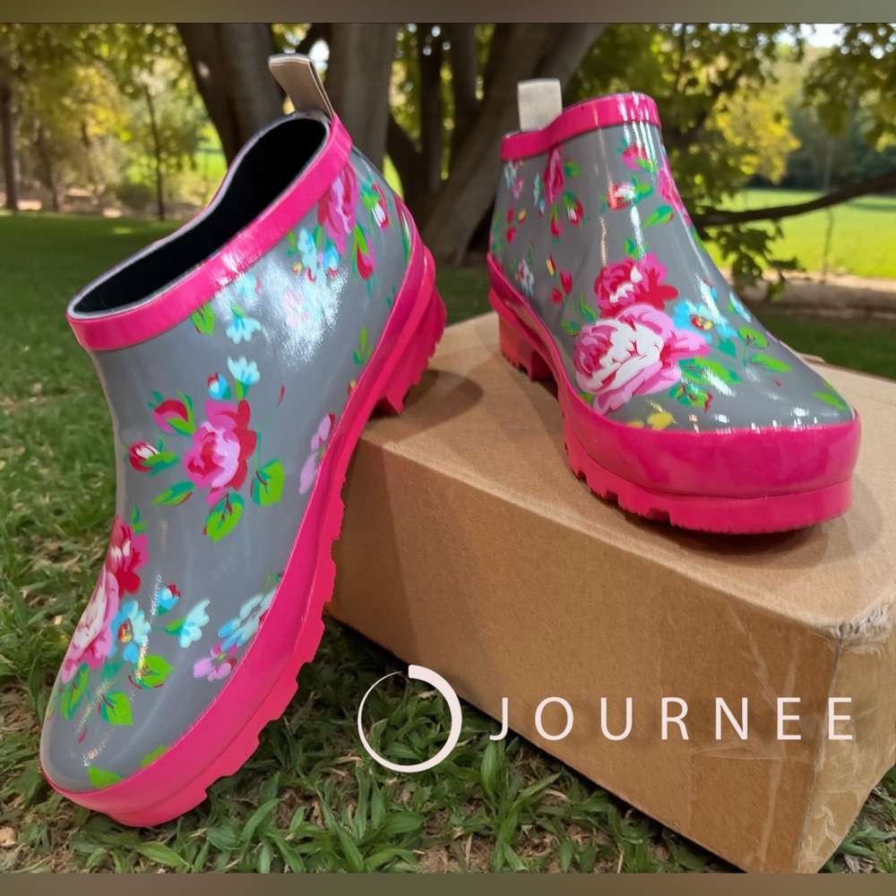 Journee Collection Size 8.5 Rainer Floral Rain Bootie NEW IN BOX! 🩷